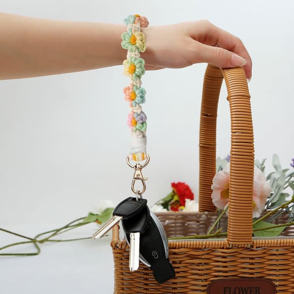 Macrame nøglering Håndlavet håndledsrem nøglering Håndledsrem til nøgler Sød blomst nøglering Nøglering til kvinder Multicolour1