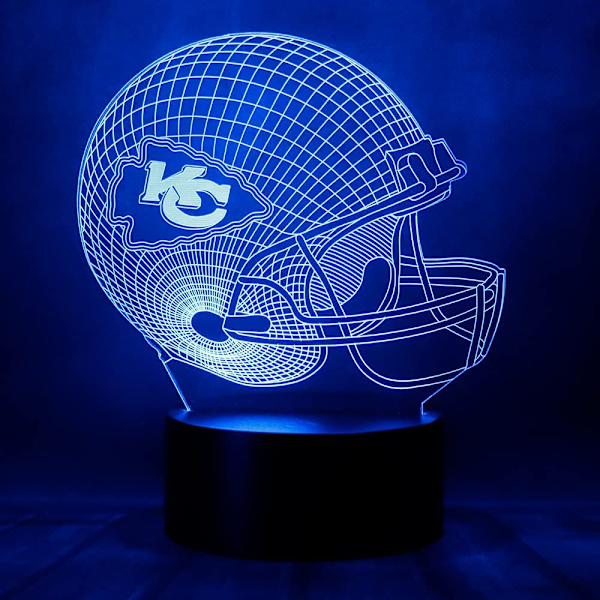 Tegneserie Chiefs Fodboldhjelm Anime Figur 3D Optisk Illusion LED Soveværelses Dekoration Sove Natlys med Fjernbetjening 7 Farver Bordlampe Fødselsdagsgaver fo