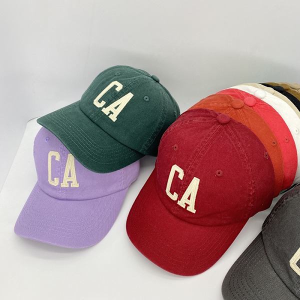 Hatt Broderad CA Bokstav Justerbar Baseballkeps För Män En Purple