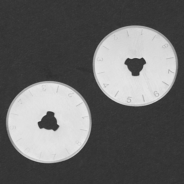 2 st universella cirkulära roterande skärblad ersättningsblad tygsömnadsverktyg (28 mm)