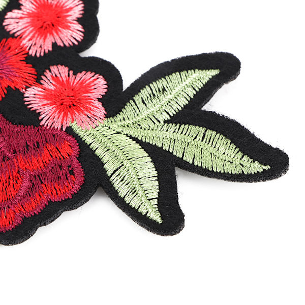 Plommonblomma Ros Broderad Patch DIY Dekoration Tyg Strykjärn Sy Märke Hantverk Tillbehör