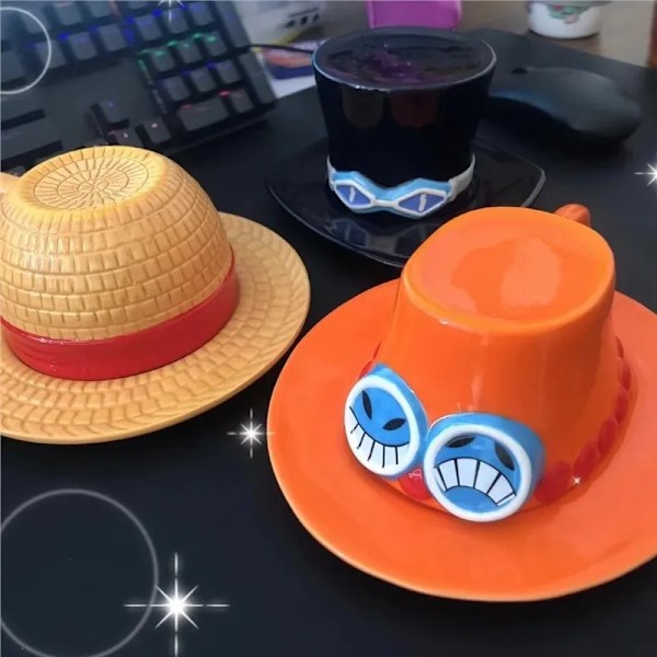 Anime Kaffemugg med Fat Kreativ Luffy Ace Sabo Tre Bröder Hattformad Keramisk Kaffekopp Barns Födelsedagspresent Kopp Sabo