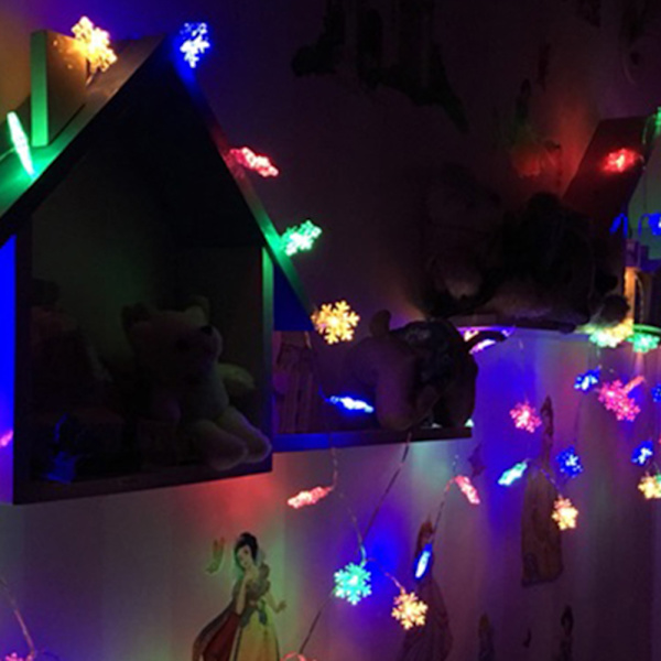 Dekorativ LED snøfnugg lyslenke kromatisk lanterne ferie 40-lampe for omgivelseslys / neon