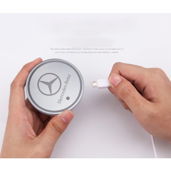 LED-kopholderlys til bil, 7 farveskift USB-opladningsplade, vandtæt coaster（Benz）6,8 cm（et par）
