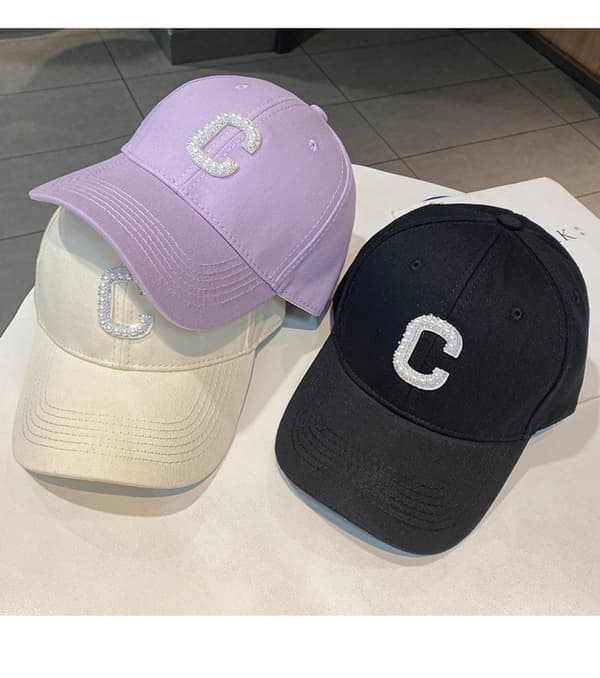 Justerbar baseballcaps med C-bokstav i rhinstein Purple