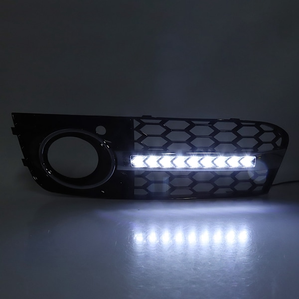 Auton etusäleikkö LED-vilkkuvaloilla ja päiväajovaloilla Audi A4 B8:lle (2009-2011)