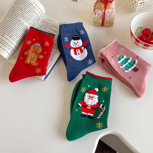 4 par festlige julesokker for kvinner - nisse, snømann, juletre-trykk, koselige vinterstrømper