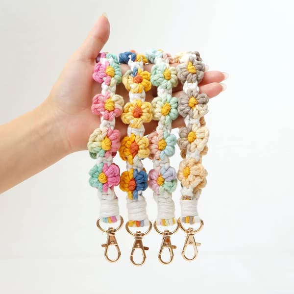 Macrame nøglering Håndlavet håndledsrem nøglering Håndledsrem til nøgler Sød blomst nøglering Nøglering til kvinder Multicolour1