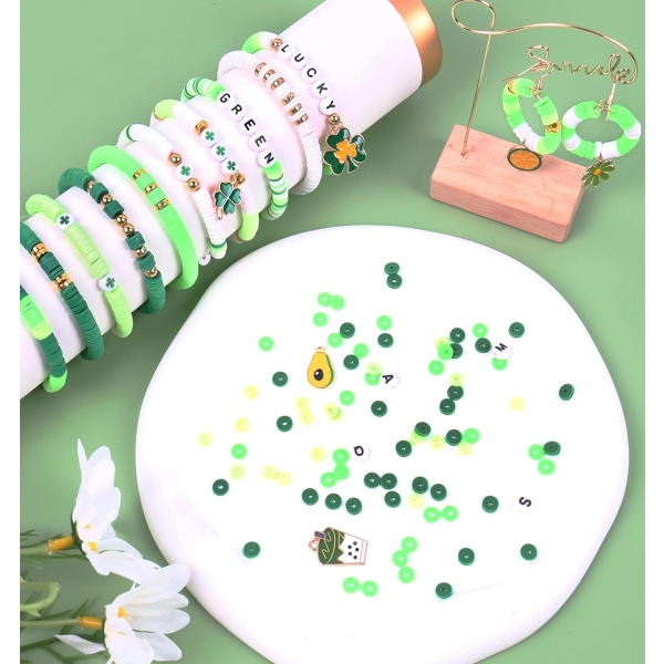 3500 PCS Grønne Leireperler Kit for Armbånd Laget, Polymer Heishi Perler for Smykkeproduksjon, Vennskapsarmbånd Kit for Jenter Voksne, Mellomrom Bokstav Green