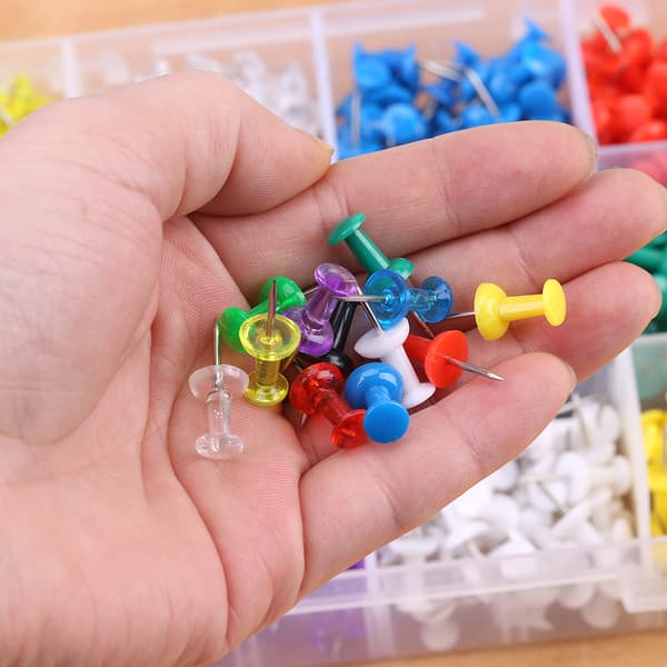 600 stk. Multifarvede Plastik Tommelfingerknapper Trykknapper Sæt Hjemmekontor Opslagstavle med Plastikæske