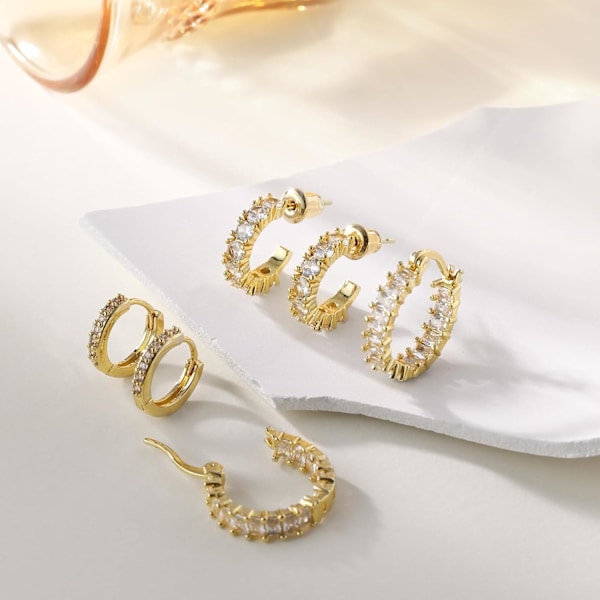 Guld Hoop Örhängen Set för Kvinnor Trendiga, 14K Äkta Guldpläterade Hypoallergena Små Diamant Brosk Hoops Söta Cubic Zirconia Hängen