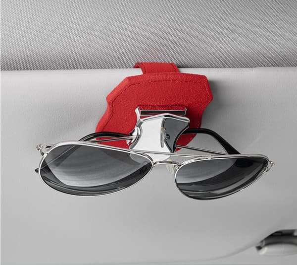 Auton aurinkolasien pidike Yleinen auton aurinkolipan pidike Aurinkolasien pidike Cl