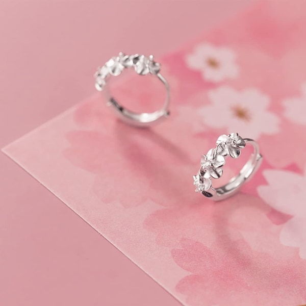 925 Sterlinghopea Plumeria Kukka Korvarenkaat Naisille Teineille Pienet Korvarenkaat Kauniit Kukat Huggie Silver