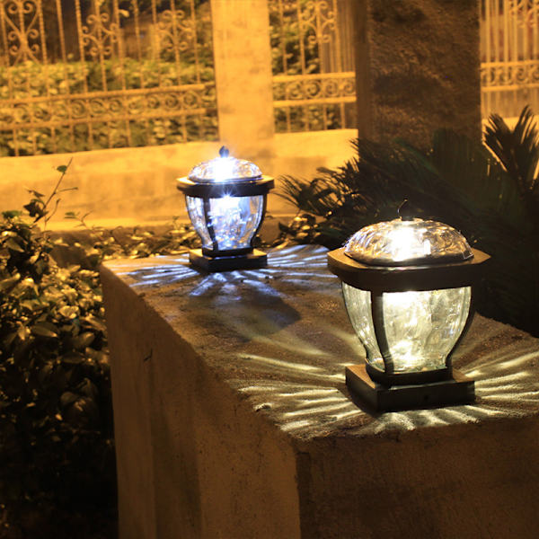 2LEDs Solcellslampor Utomhus Trädgård Vattentät Solcellsstaketlampor LED Stolpehattlampor för Stolpe, Däck, Uteplats, Staket, Pelare, Trottoar (Varm Färg).