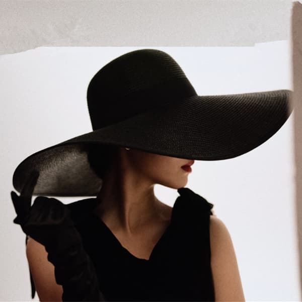 Oversized strandhatt i strå for kvinner, moteriktig stor bred brem