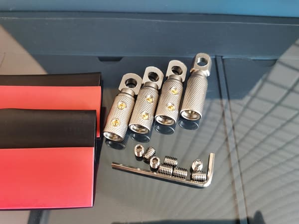 Kraftige 5/16\" ringterminalstik til sikre strøm- og jordforbindelser, 4 stk., sort 4GA-5/16 Ring 4PCS