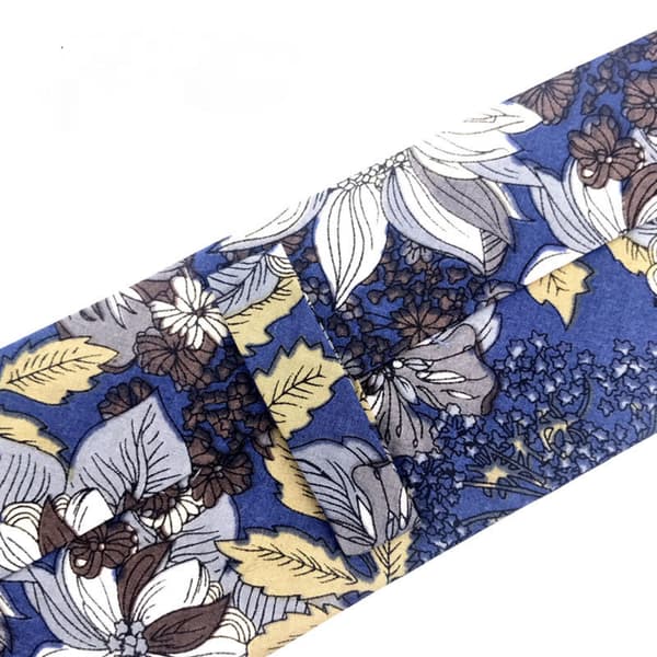 Blomstrete bomullsslips for menn, smale slips