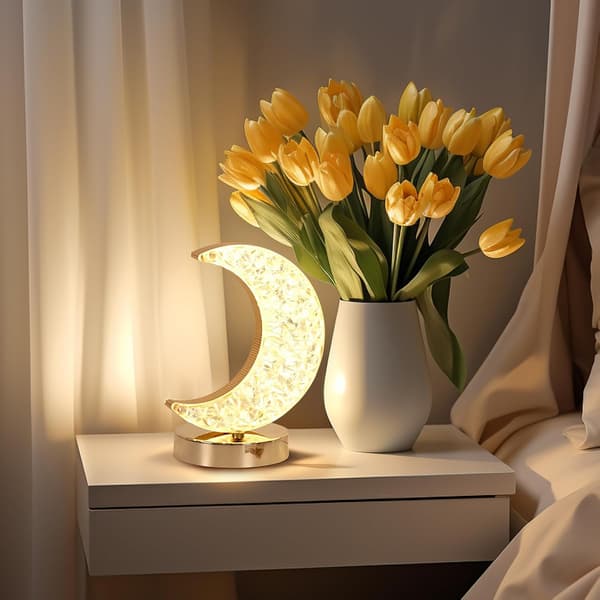 Sengelampe, Ambient Dekorationslys - Elegant Natlampe med Stjerne- og Månedesign for en Sofistikeret Stemning Moon