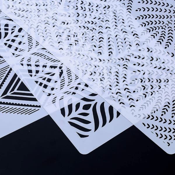 3 stk. kakedekorasjonsstenciler, form plastmaler, spray