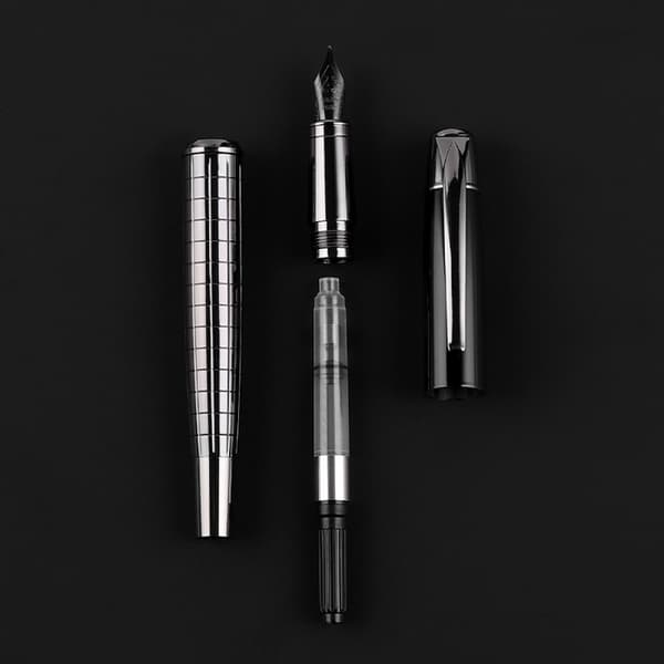 Premium metallisk reservoarpenna - Graverat mönster - M-spets - Present