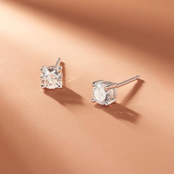 Essentlals Belagt Sterlingsølv Cubic Zirconia Ørestikker ess) 6mm