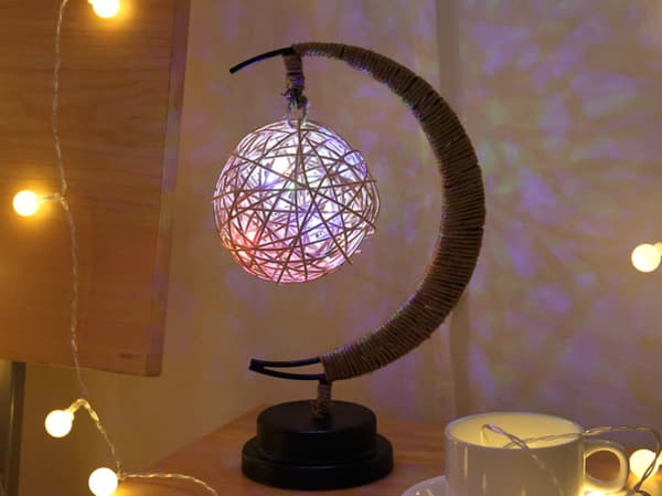 Varmhvit LED Måneformet Lampe Hampetau Jernrottingkule