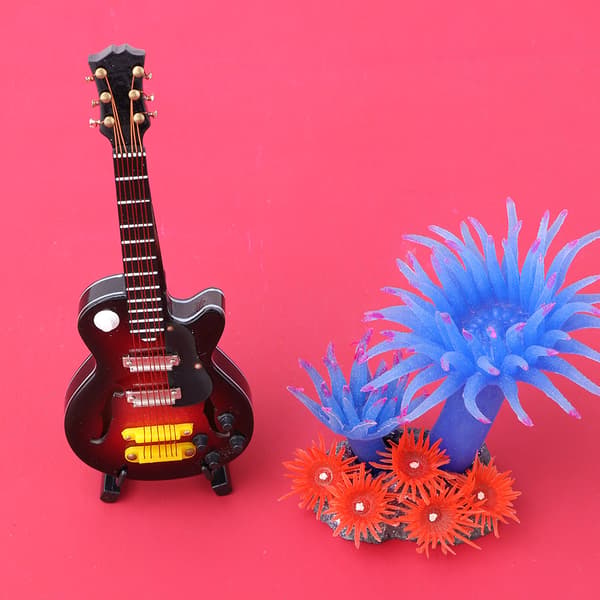 Miniatyr Tilia Hantverk Gitarr Form Elgitarr Instrument Modell med Presentförpackning