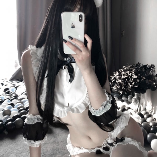 Ko-bikini-underkläder i japansk cosplay (piga)