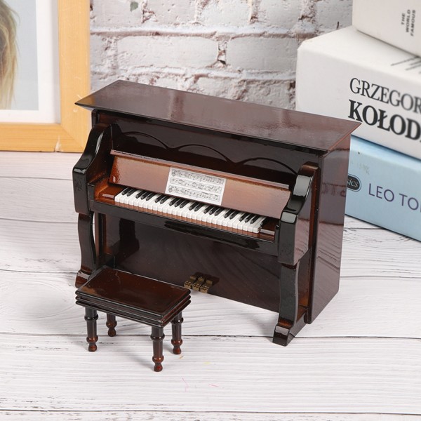 Puinen pienoiskoossa oleva pysty piano, miniatyyrinen musiikki-instrumentin malli, lasten lahja, kodin sisustus Brown