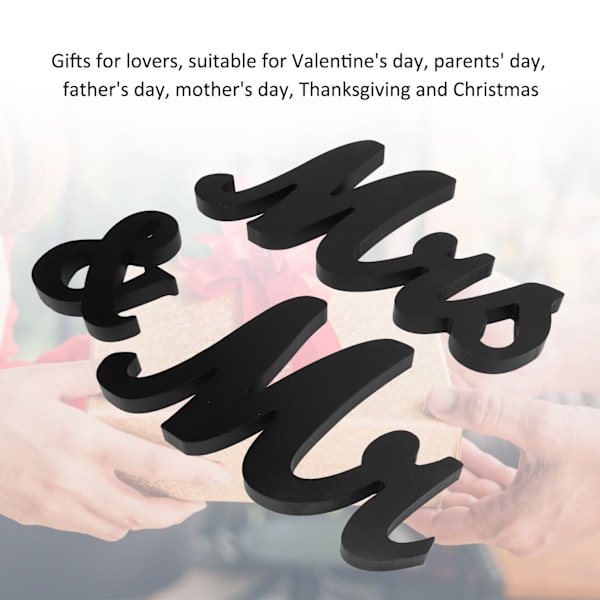 Dekoration i trä med bokstäver Mr and Mrs, unik design, dekorativa ornament i MDF