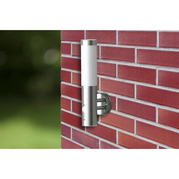 Utomhusvägglampa med sensor i rostfritt stål
