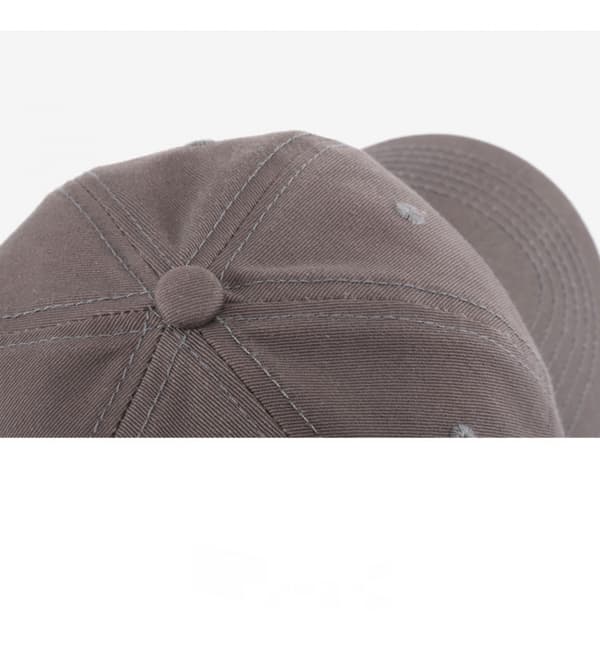Kirjaimin brodeerattu hattu, säädettävä baseball-lippis White