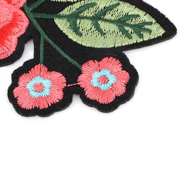 Plommonblomma Ros Broderad Patch DIY Dekoration Tyg Strykjärn Sy Märke Hantverk Tillbehör
