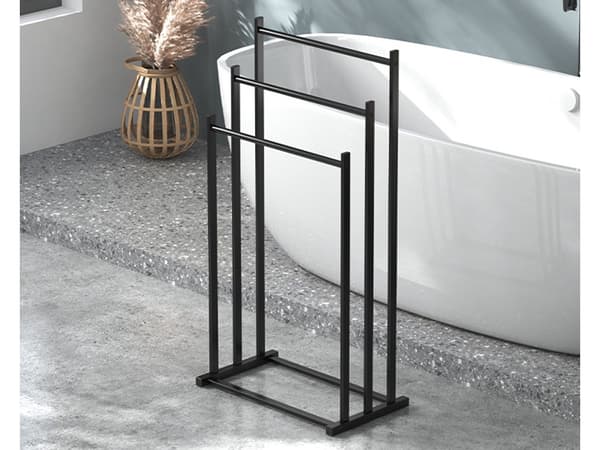 Håndklestativ i metall - Loftdesign for baderom