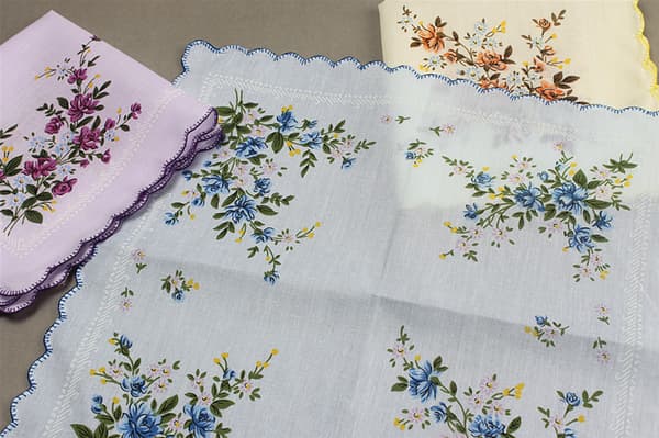 6 stk (tilfeldig stil) – Blomstermønstrede tøyservietter – Størrelse 30 cm