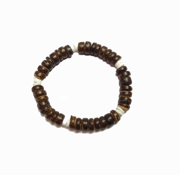 Armband av Coco & Snäckpärlor
