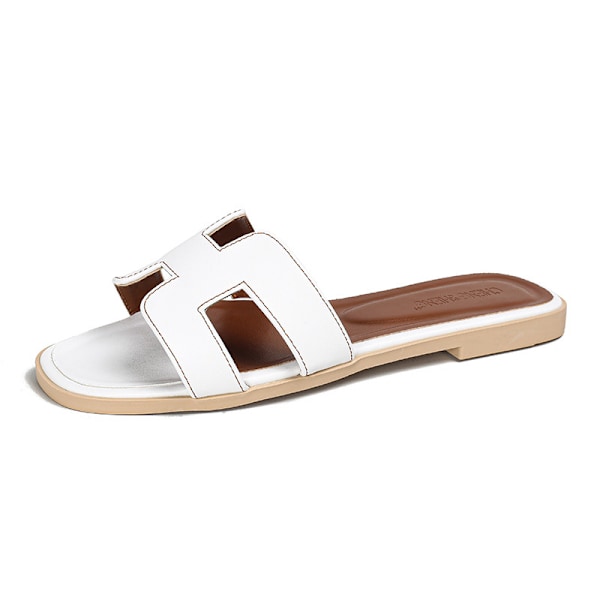 Tofflor för kvinnor att bära utomhus 2024 nya ins trend sommar får mönster sandaler fashionabla strand platta läder White White 40