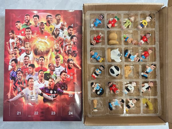 VM-kalender 2025 Julekalender Blind Box Messi, Cairo, Mbappe, etc. V