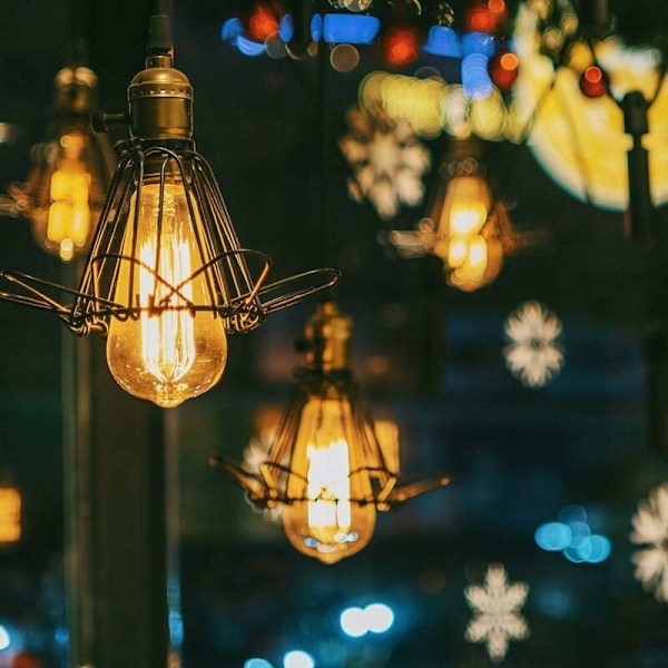 Himmennettävä LED-lamppu, energiaa säästävä LED, välitön täysi kirkkaus, virtuaalinen oravanhäkkihehkulanka, antiikkinen ulkonäkö riippuvalaisinpöydän kattolattialle[mo]