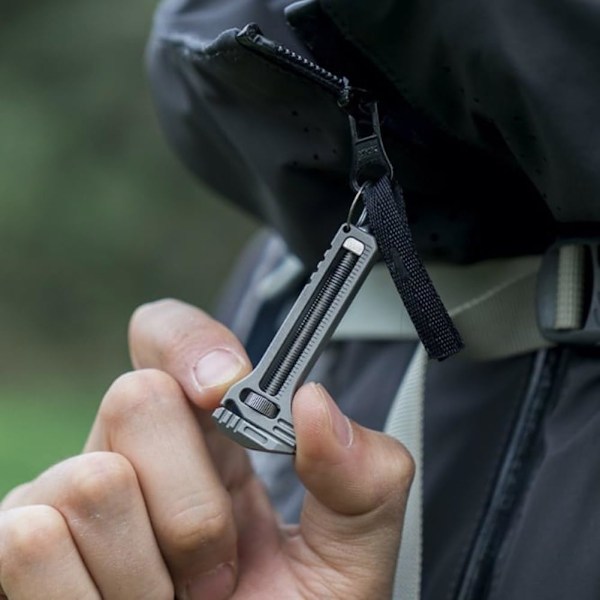 Kompakt Titanium Multitool - Flaskeåbner Nøglering, Mini Alloy Multitool til Hverdagsbrug, Ølbåbner, Negletrækker