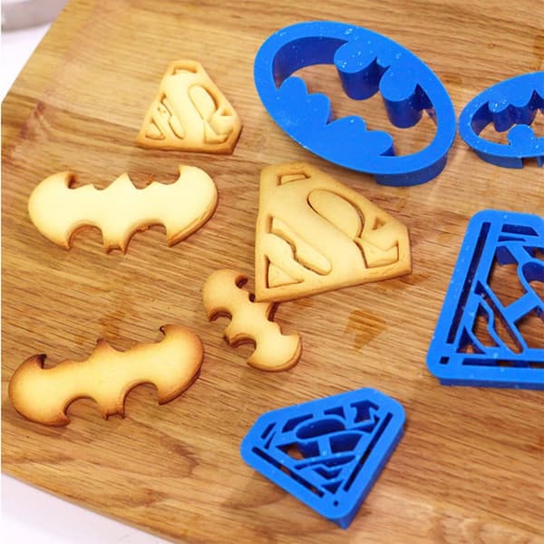 DIY Bakset med 4 st Batman och Superman Kakformar i Plast
