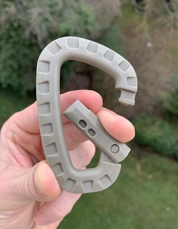 Set med 5 plastkarbinhakar - lerfärg - form d, 8,8*5,5CM