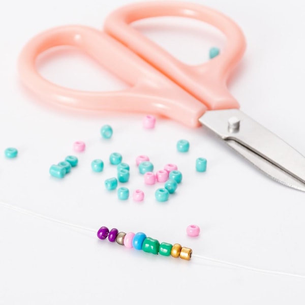 Lasiseed beads, 24 väriä siemenhelmiä korujen valmistussarjaan joustavalla narulla, DIY-rannekkeisiin, kaulakoruihin, korujen valmistussarjaan (2 mm)