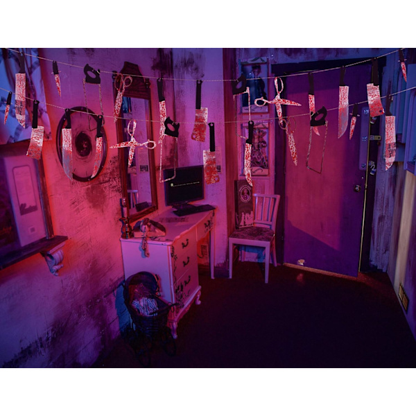 4 Sarjaa Veristä Garland-Lippua - Halloweenin Zombi-Vampyyrijuhliin