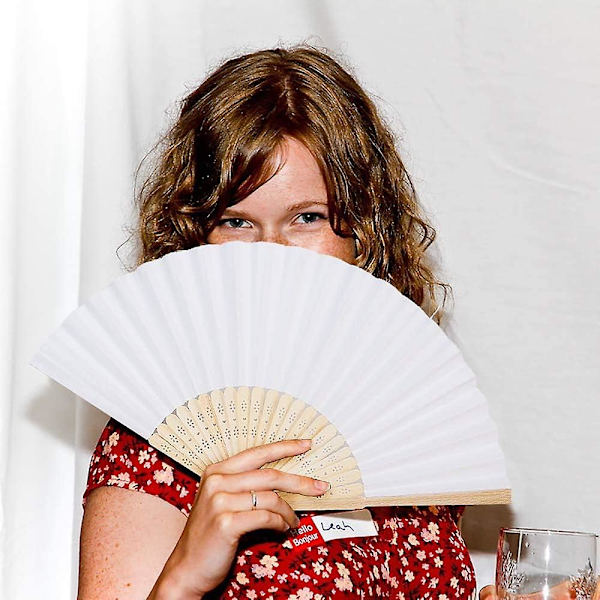 12 stk. Svart Bryllupsvifte Folding Fan Trefifte Papir og Hvit Japansk Vifte Lomme Folding Brudepiker Gaver Bryllupsfest Dekor Dans