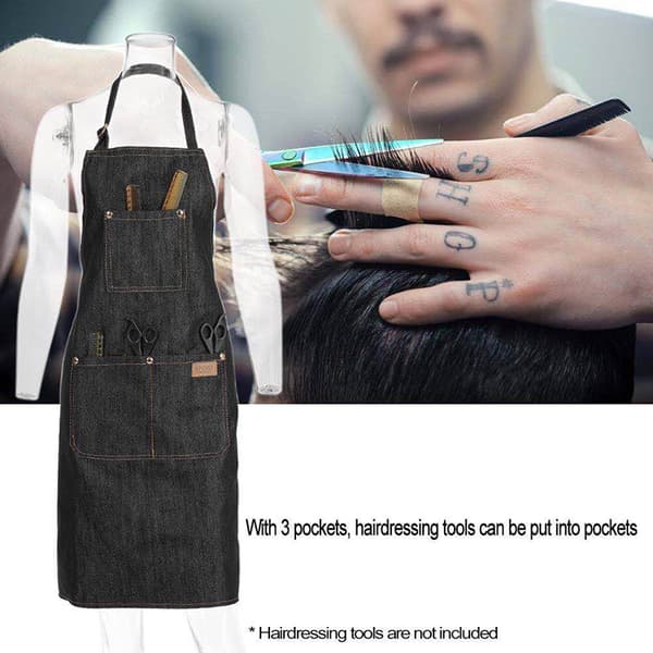 Et svart denimforkle i solid denim