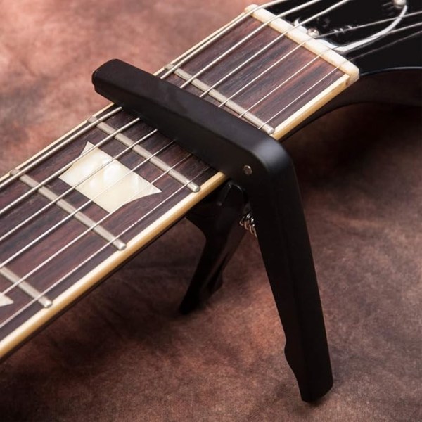 Set med 2 svarta Capos för akustisk och elektrisk gitarr Snabb