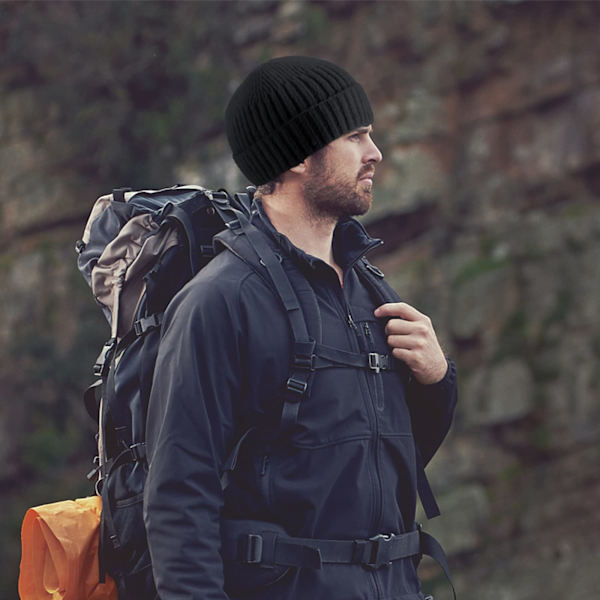 1 sort neutral beanie strikket hue