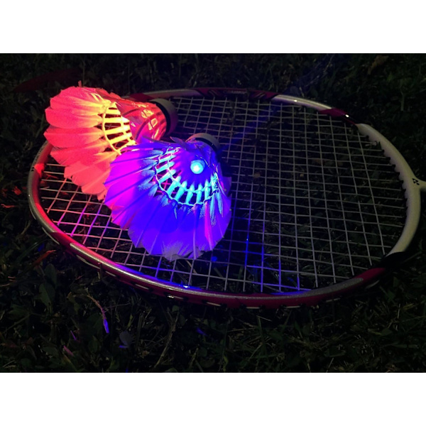 4 kpl Sulka Badminton Set Pimeä Yö Glow Sulkapallo Linnut