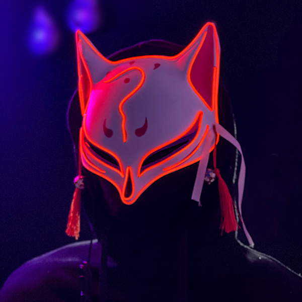 En kald blå isaktig lysåndsrev halvmaske el rev dans